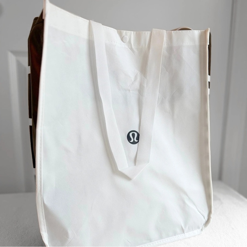 NWT Lululemon Leather Alternative Shoulder Bag 8L – Cashew – SOLD OUT - Picture 6 of 16